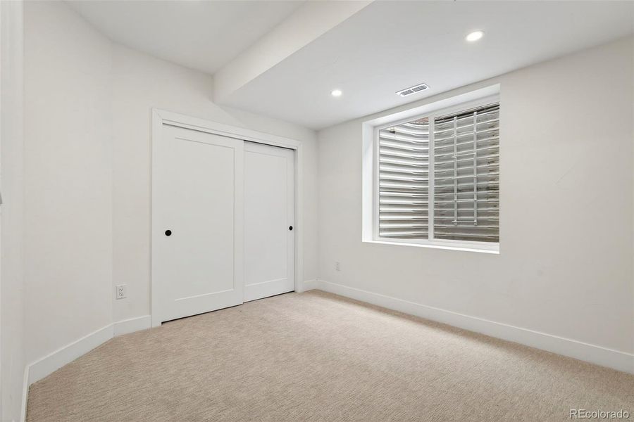 Spacious, unfurnished interior of a new home in , Englewood (Image 26).