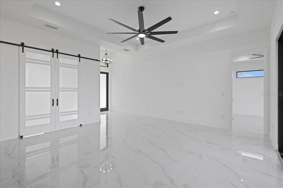 Spacious, unfurnished interior of a new home in , Cape Coral (Image 27).