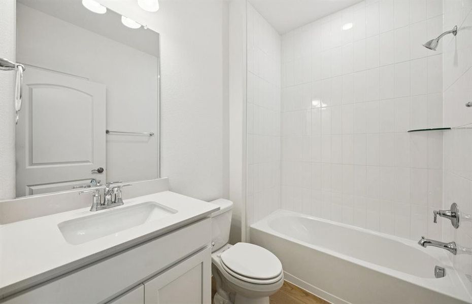 Spacious secondary bathroom