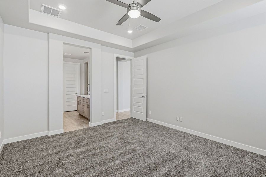 Spacious, unfurnished interior of a new home in Emerald Estates, El Paso (Image 18).