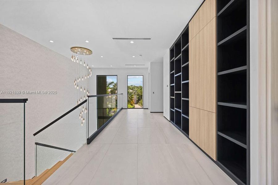 Spacious, unfurnished interior of a new home in , Fort Lauderdale (Image 25). Spacious, unfurnished interior of a new home in , Fort Lauderdale (Image 25).