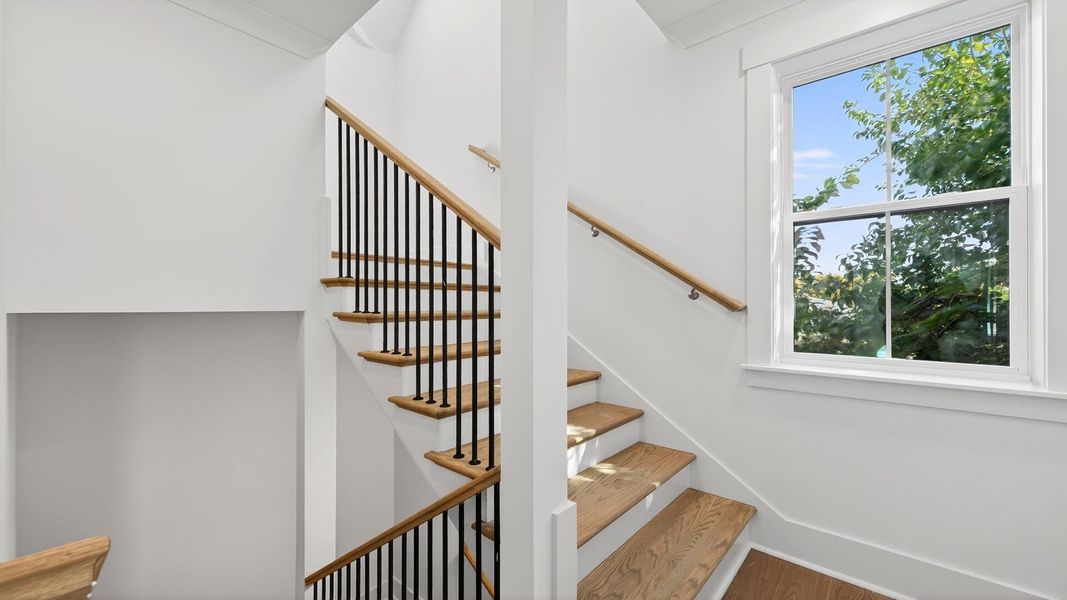 Spacious, unfurnished interior of a new home in Grants Court, Charleston (Image 16).