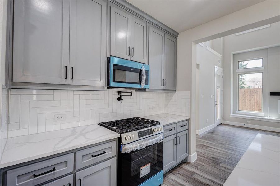 Furnished interior view inside a new home in , Irving (Image 11).