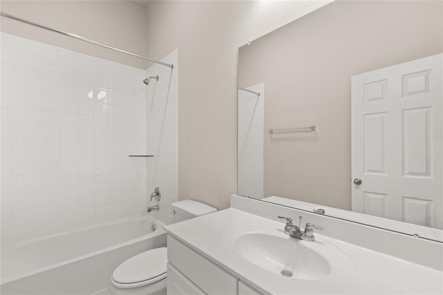 note: Sample product photo. Actual exterior and interior selections may vary by homesite.