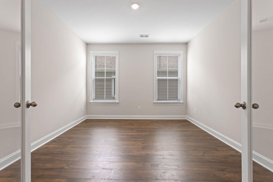 Spacious, unfurnished interior of a new home in Tidewater at Lakes of Cane Bay, Summerville (Image 12).