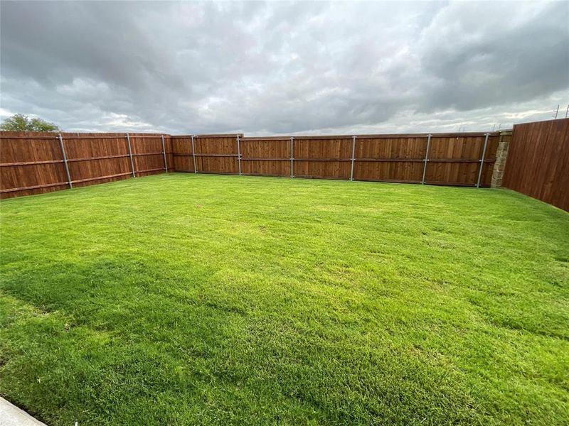 Exterior details and patio area of a home in Elevon, Lavon (Image 4).