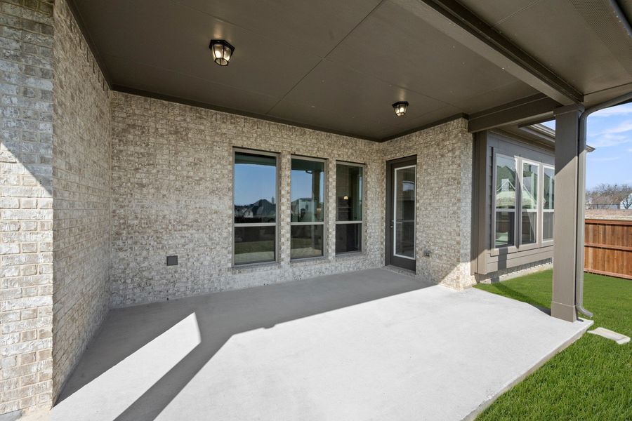 Exterior details and patio area of a home in Hayes Crossing, Midlothian (Image 4). Exterior details and patio area of a home in Hayes Crossing, Midlothian (Image 4).