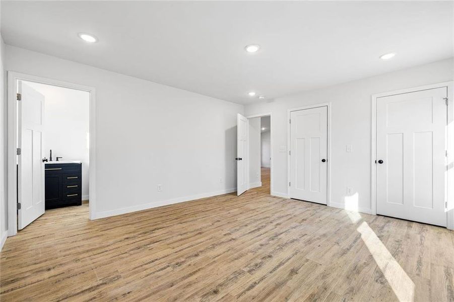 Spacious, unfurnished interior of a new home in , Gainesville (Image 11).