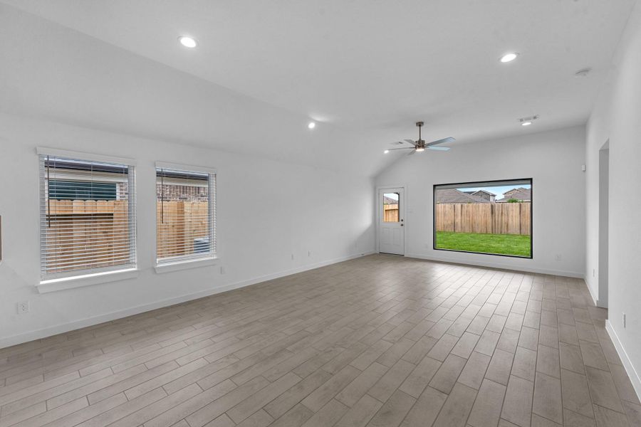 Spacious, unfurnished interior of a new home in Grand Mason Crossing, Katy (Image 12). Spacious, unfurnished interior of a new home in Grand Mason Crossing, Katy (Image 12).