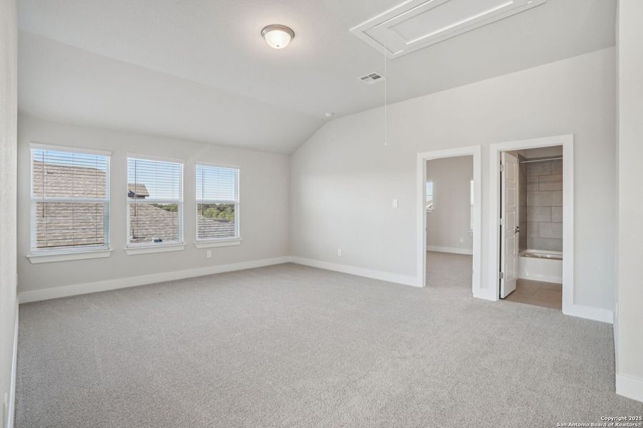 Spacious, unfurnished interior of a new home in Carmel Ranch, Schertz (Image 33).