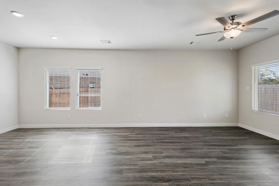 Spacious, unfurnished interior of a new home in Heights of Barbers Hill, Baytown (Image 19).