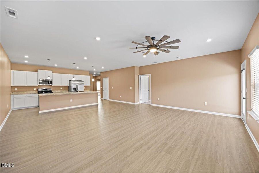 24-2A1A2700 24-2A1A2700