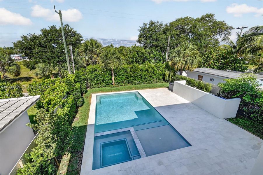 Exterior details and patio area of a home in , Lake Worth (Image 38).