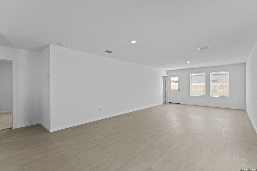 Spacious, unfurnished interior of a new home in Higdon Crossing, San Antonio (Image 24). Spacious, unfurnished interior of a new home in Higdon Crossing, San Antonio (Image 24).