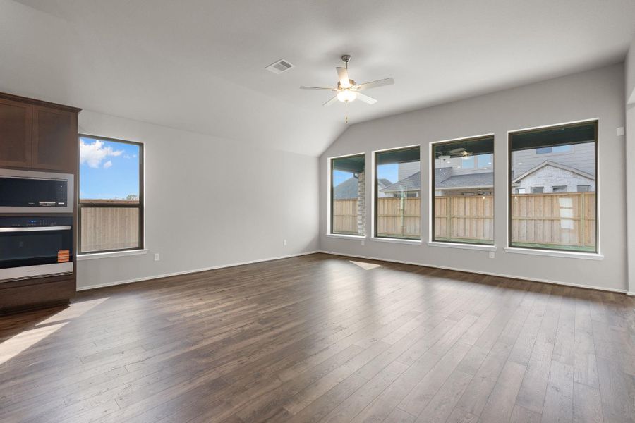 Spacious, unfurnished interior of a new home in Dunham Pointe 50', Cypress (Image 27).