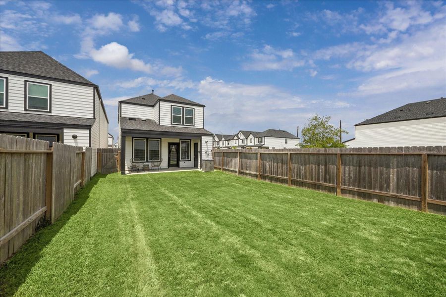 SO much YARD!! Great backyard waiting for you! Fully irrigated and lush grass. Fenced and on the corner, neighbors on only one side. SO much YARD!! Great backyard waiting for you! Fully irrigated and lush grass. Fenced and on the corner, neighbors on only one side.