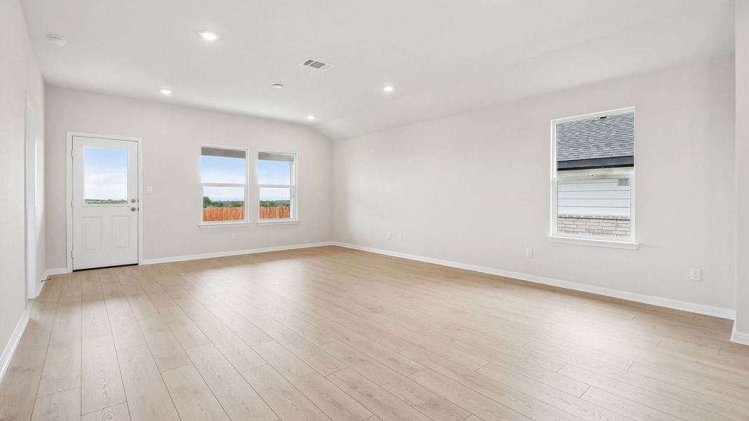 Spacious, unfurnished interior of a new home in Thunder Rock, Marble Falls (Image 15).