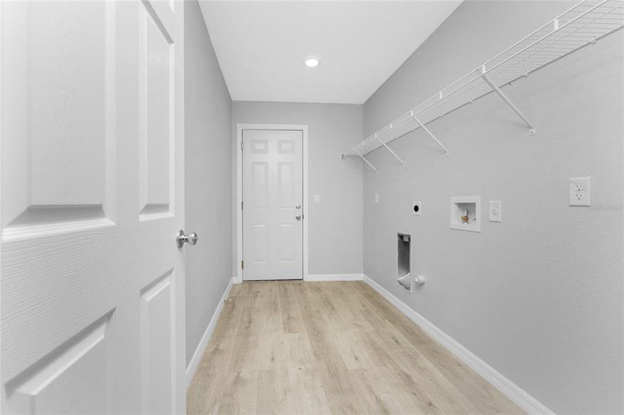 Spacious, unfurnished interior of a new home in , North Port (Image 38).