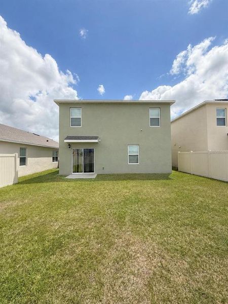 Exterior details and patio area of a home in , Kissimmee (Image 3).