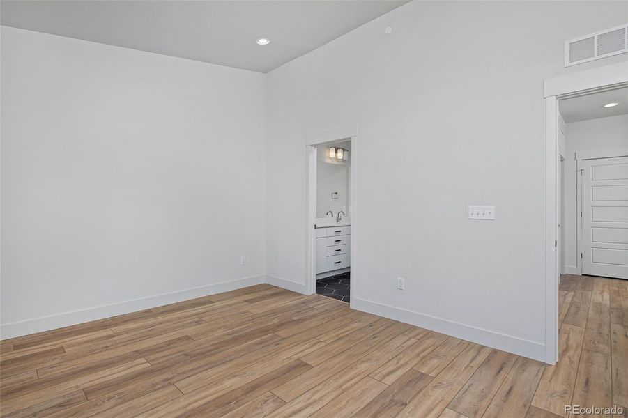Spacious, unfurnished interior of a new home in , Denver (Image 17).