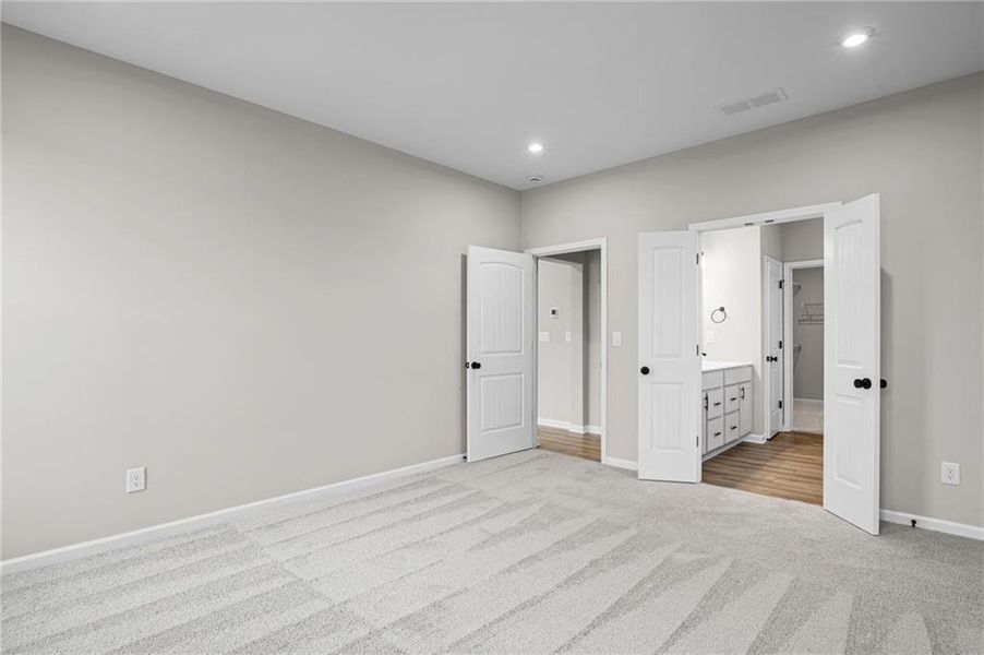 Spacious, unfurnished interior of a new home in Laurel Farms, Dallas (Image 28).