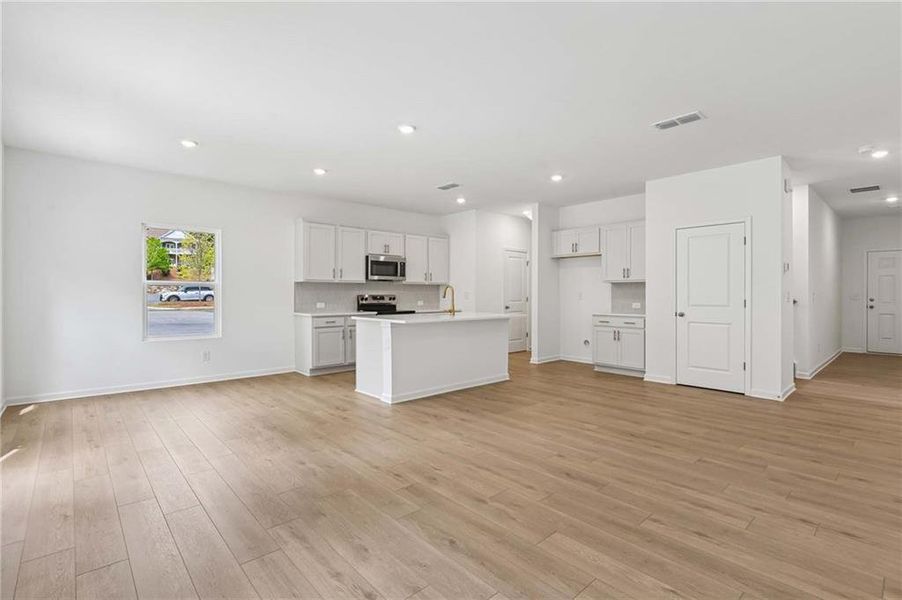 Spacious, unfurnished interior of a new home in Leydenview, Mableton (Image 27). Spacious, unfurnished interior of a new home in Leydenview, Mableton (Image 27).