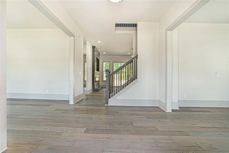 Spacious, unfurnished interior of a new home in , Oxford (Image 35).