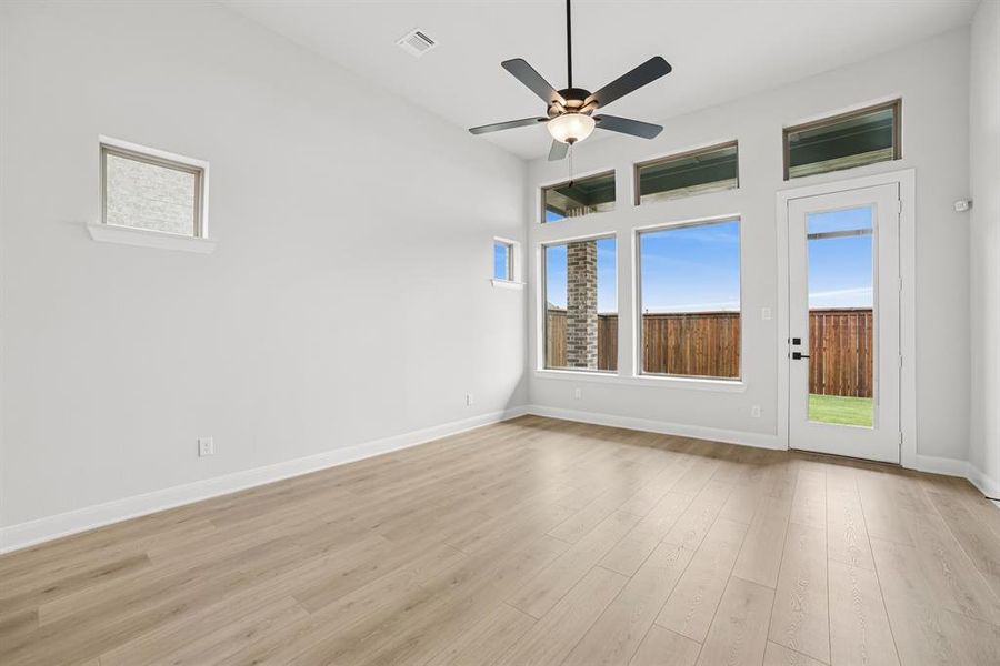 Spacious, unfurnished interior of a new home in Creekshaw – Gardens, Royse City (Image 18).