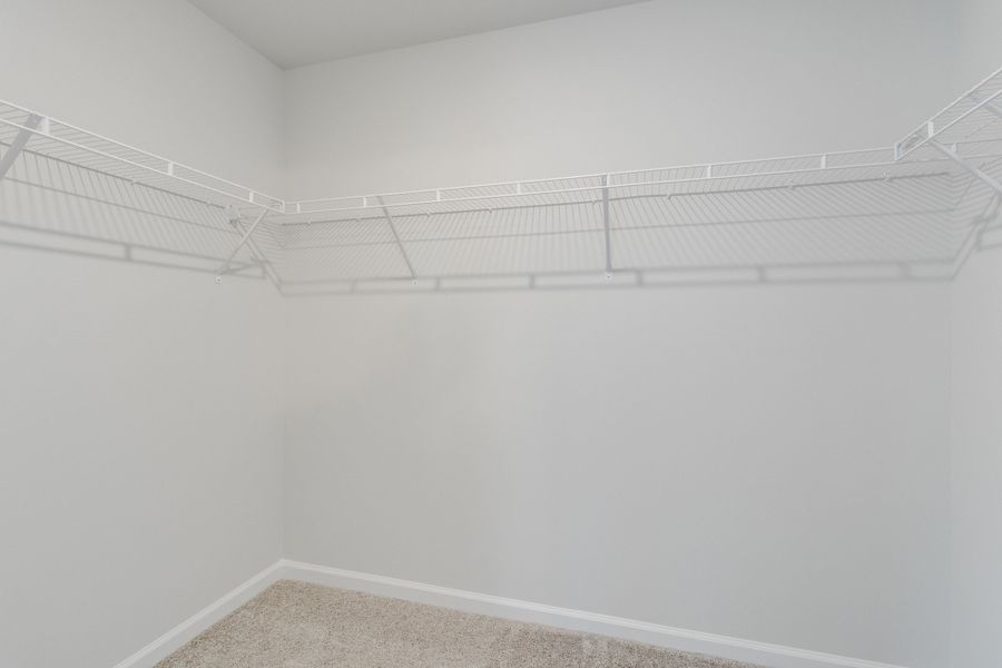 Spacious, unfurnished interior of a new home in Bluefield, Lexington (Image 26).