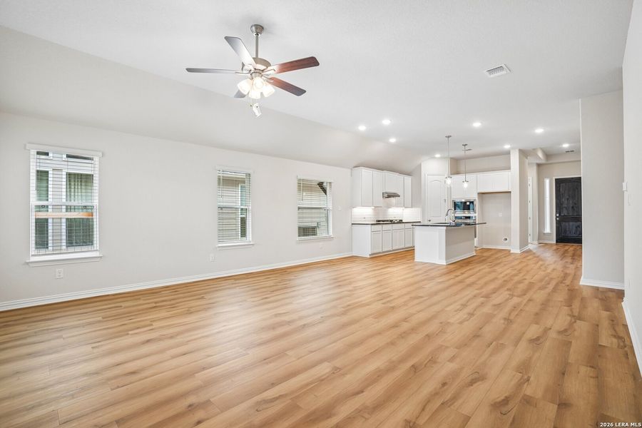 Spacious, unfurnished interior of a new home in The Crossvine, Schertz (Image 25).
