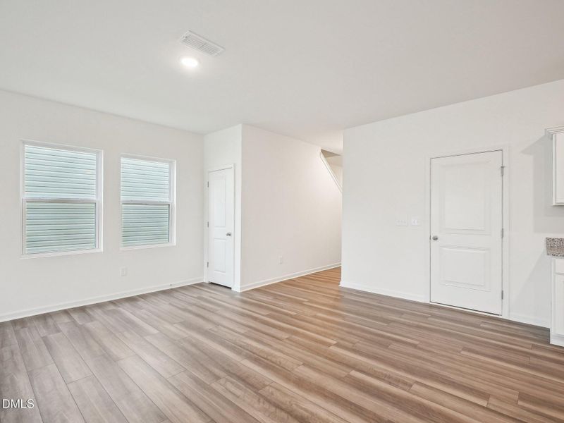 7-web-or-mls-Solace Wy 212-2805-007