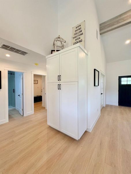 Spacious, unfurnished interior of a new home in , Lexington (Image 17).