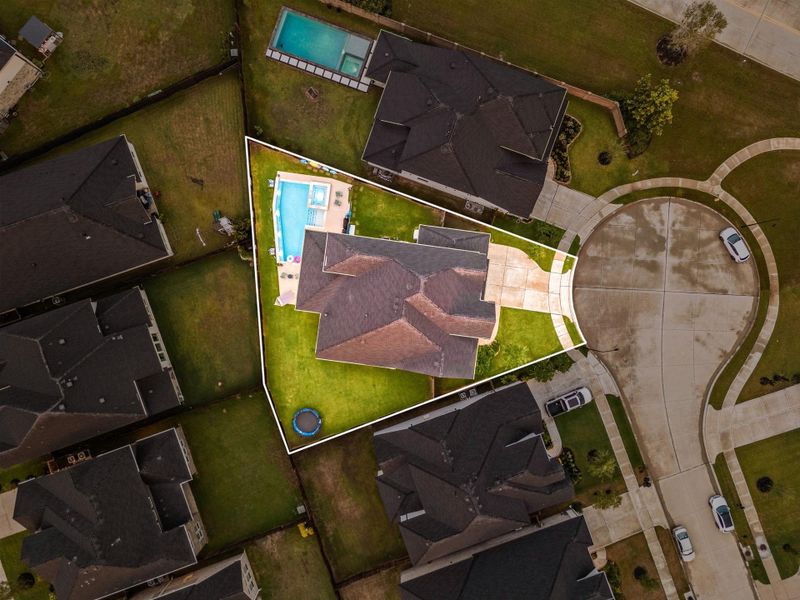 Amazing aerial view of this stunning Tri Pointe home, ideally situated in the highly desirable community of Pecan Ridge. Nestled on a quiet cul-de-sac street, the property boasts lush landscaping, a manicured front lawn, and an private sparkling pool, perfect for relaxing or entertaining.