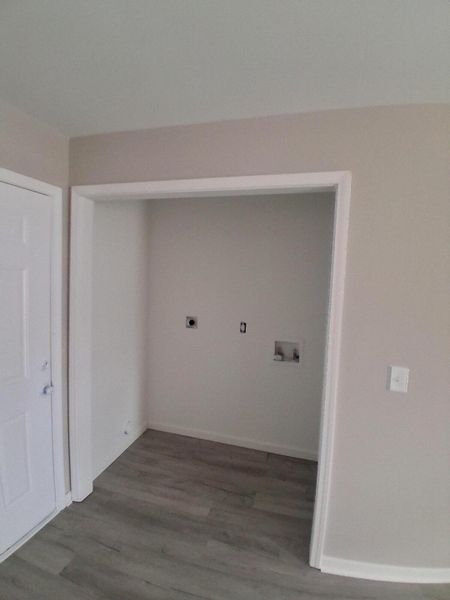 Spacious, unfurnished interior of a new home in , Smoaks (Image 5).