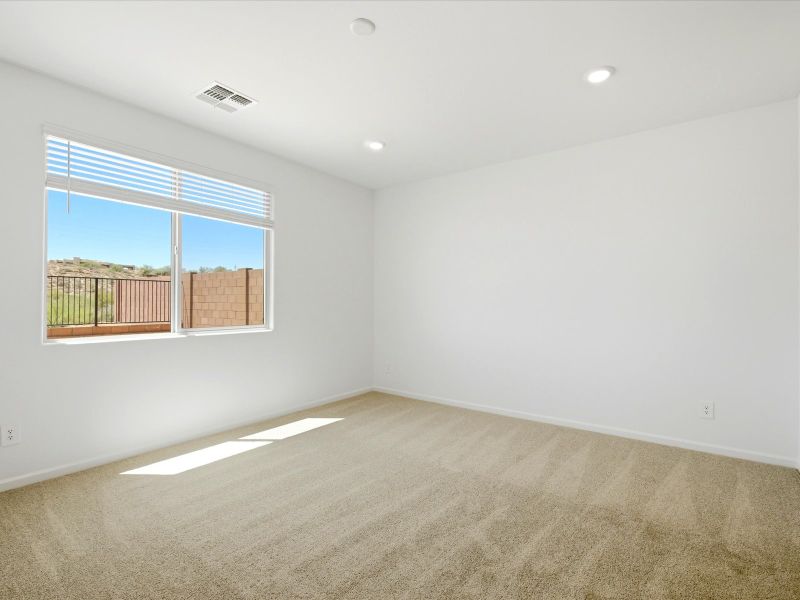 Spacious, unfurnished interior of a new home in Naranja Trails, Oro Valley (Image 10).