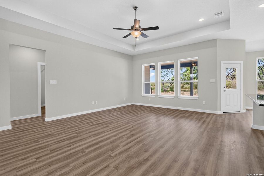 Spacious, unfurnished interior of a new home in Jordan's Ranch, San Antonio (Image 25).