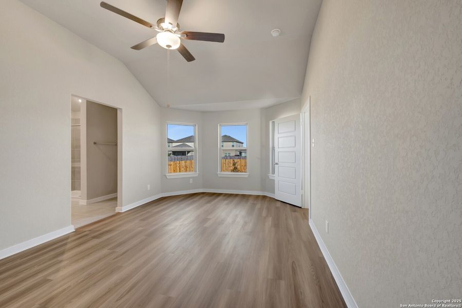Spacious, unfurnished interior of a new home in Winding Brook, San Antonio (Image 20).