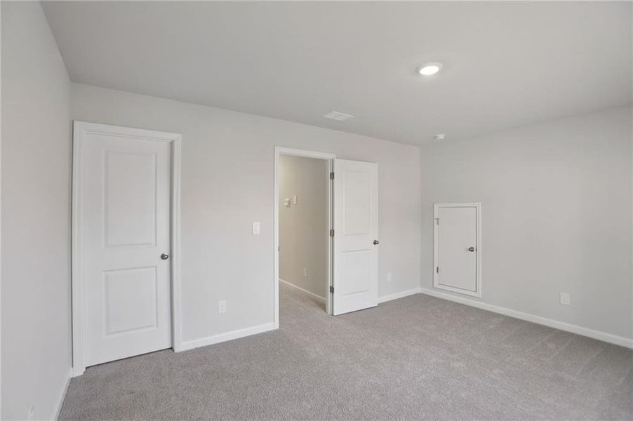 Spacious, unfurnished interior of a new home in Westmont Preserve, Powder Springs (Image 25).