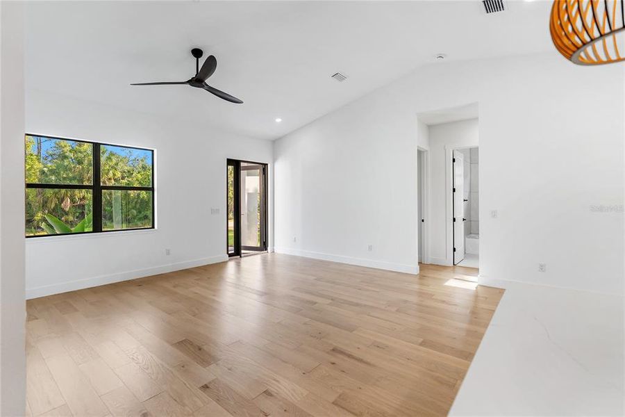 Spacious, unfurnished interior of a new home in , Port Charlotte (Image 28).