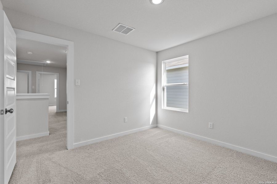 Spacious, unfurnished interior of a new home in Park Place, New Braunfels (Image 16).
