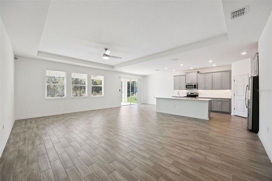 Spacious, unfurnished interior of a new home in Pine Glen: Chateau Collection, St. Cloud (Image 28).