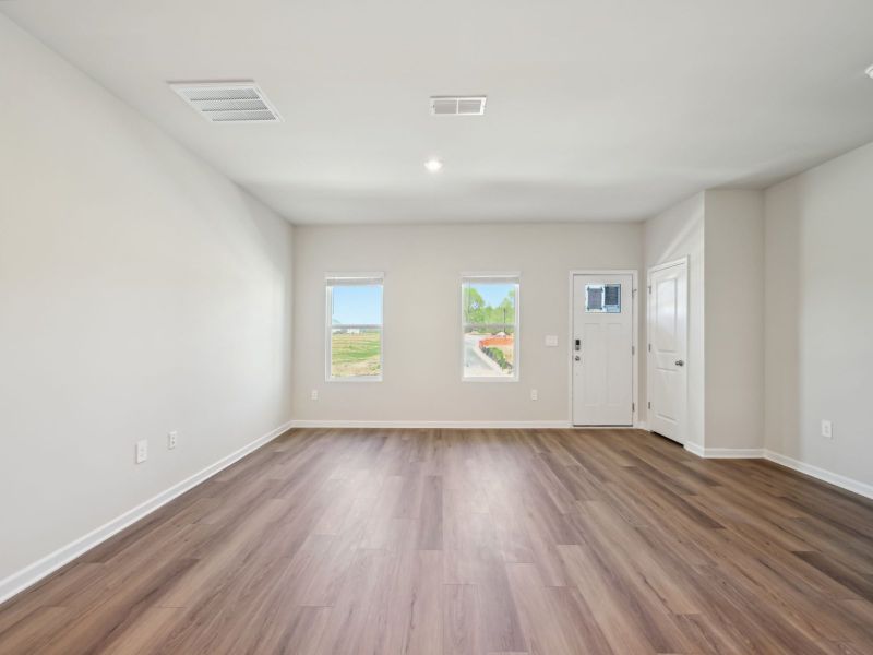Spacious, unfurnished interior of a new home in The Rows at Buffaloe Reserve, Raleigh (Image 9).