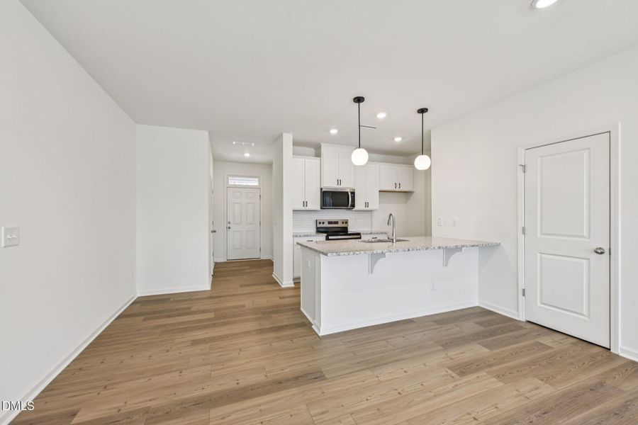 11-web-or-mls-210 Parker Lane-S0503-011