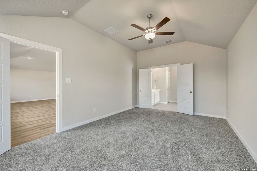 Spacious, unfurnished interior of a new home in Winding Brook, San Antonio (Image 25).