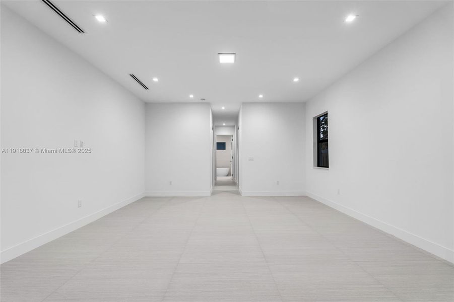 Spacious, unfurnished interior of a new home in , Cutler Bay (Image 23).