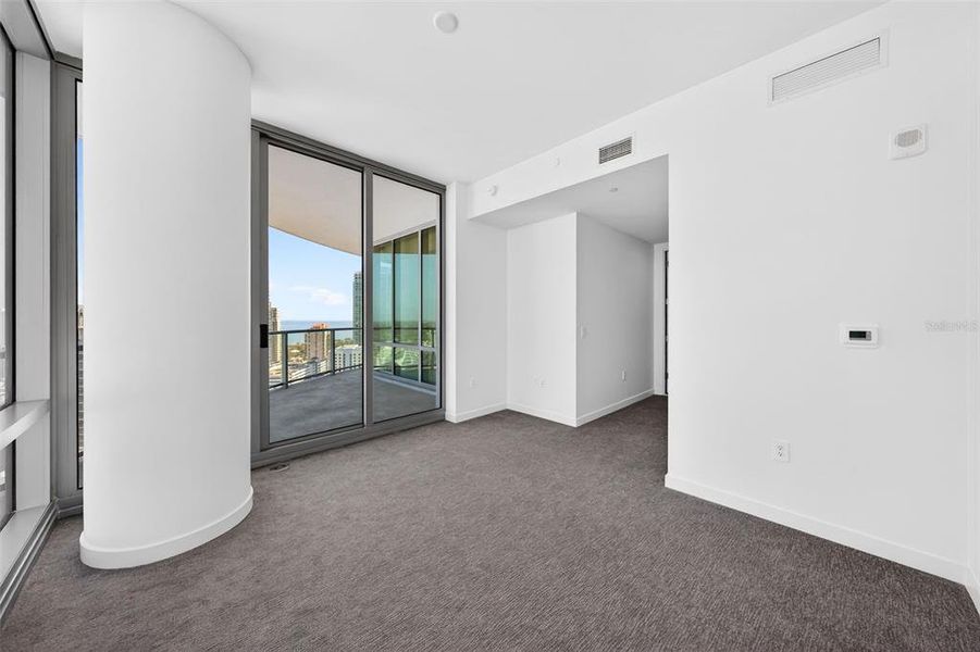 Spacious, unfurnished interior of a new home in , St. Petersburg (Image 59). Spacious, unfurnished interior of a new home in , St. Petersburg (Image 59).