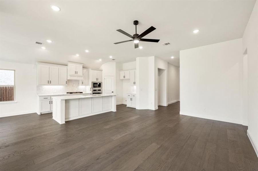 Furnished interior view inside a new home in Willow Wood Classic 50, McKinney (Image 9). Furnished interior view inside a new home in Willow Wood Classic 50, McKinney (Image 9).