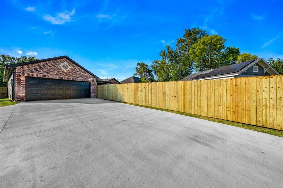 Exterior details and patio area of a home in , Sulphur Springs (Image 4).