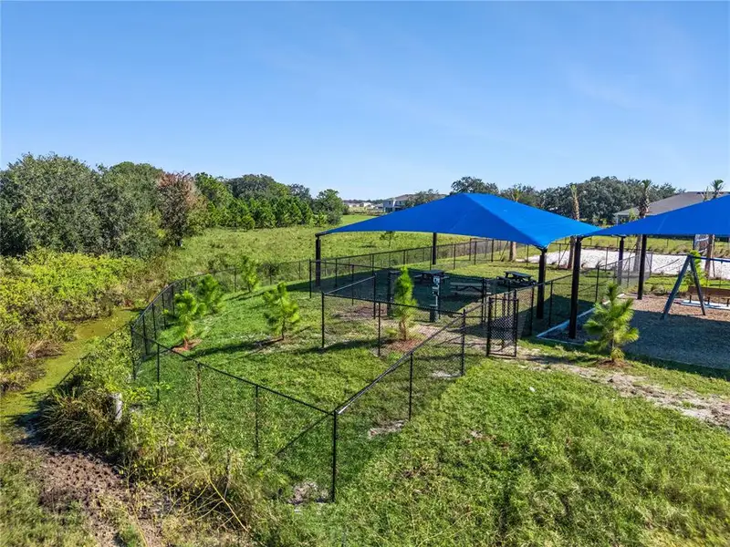 Community amenities in Preston Cove, St. Cloud (Image 27).