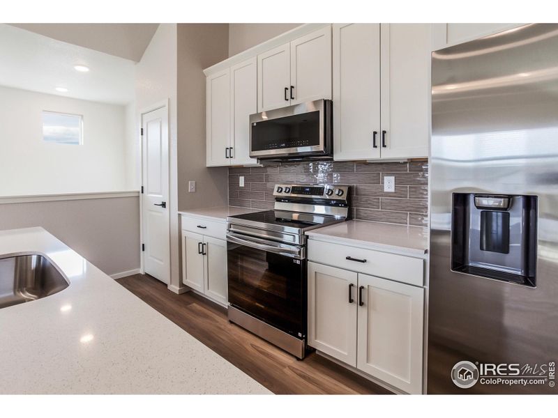 Stainless Steel Appliance included! Stainless Steel Appliance included!